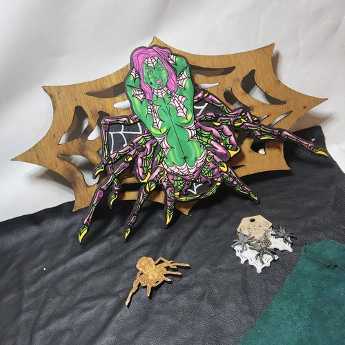 Bundle spider queen art